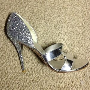💎Stuart Weitzman silver metallic glitter heels 9