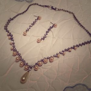 Beautiful earring and necklace set