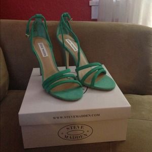 Steve Madden Rabble in Green Suade. Sz 10
