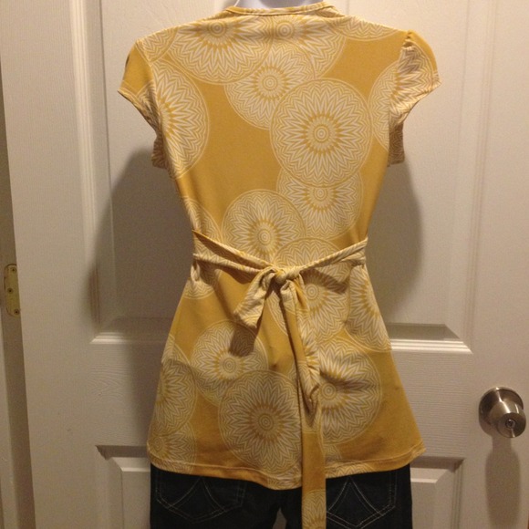 💛Yellow pattern tunic💛 - Picture 2 of 2