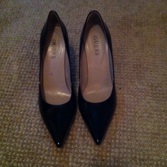 💢💢SOLD💢💢Guess black heels