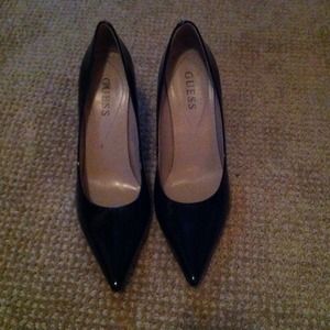 💢💢SOLD💢💢Guess black heels