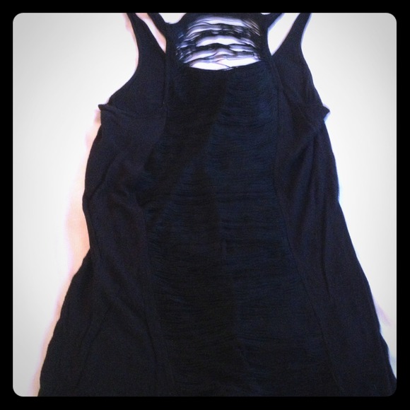 Shredded back razor top🌞