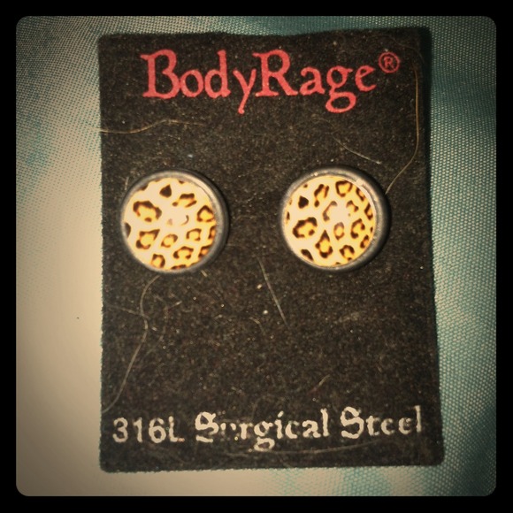 🎀REDUCED!🎀 Fake gauge earrings