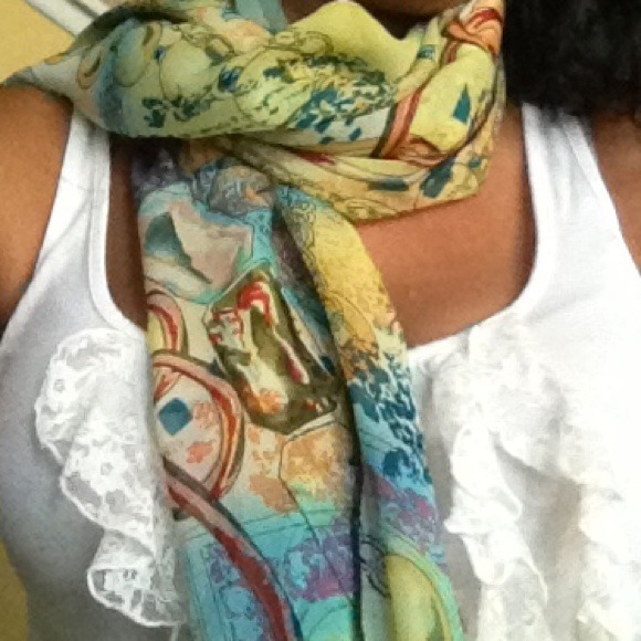 Trendy Scarf chains/pearls print - Picture 2 of 2