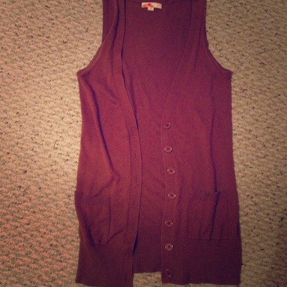 Cute cardigan style brown vest!
