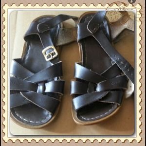 Bundle two pairs of salt waters sandals :)