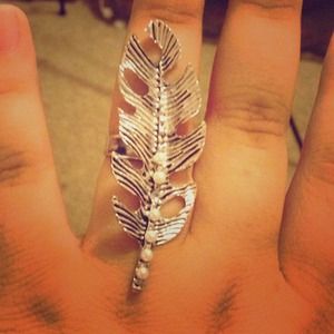 CUTE CUTE CUTE Feather ring!
