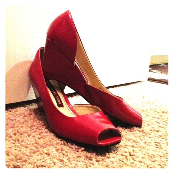 Red Patent Wedges