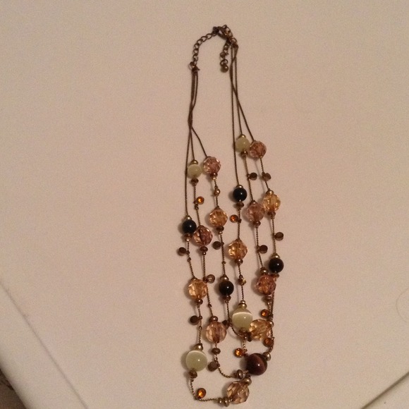 Brown toned necklace
