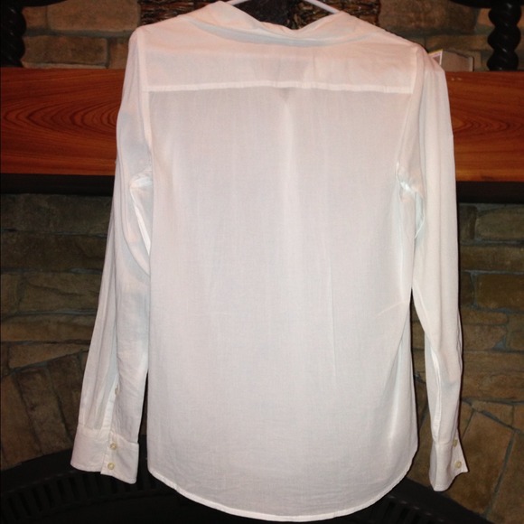 Linen  button down !!!!SOLD!!❌ - Picture 3 of 3