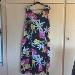 Sleeveless floral dress with cover