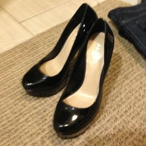 Aldo black patent leather pumps