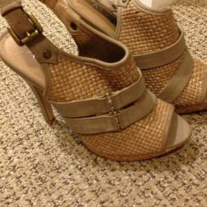 Open toe tan sandals