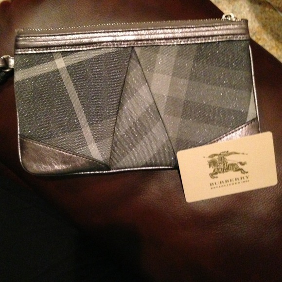 💥Authentic Burberry wrislet💥price is firm
