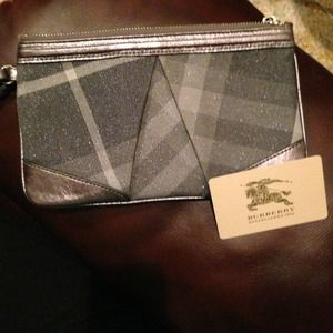 💥Authentic Burberry wrislet💥price is firm