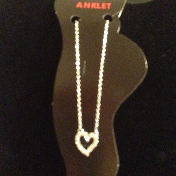HEART on Fashion anklet.  Silver tone