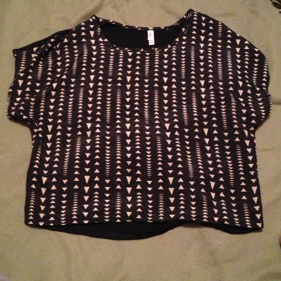 Black and gold triangle shirt