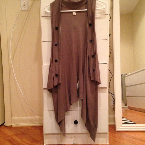 Brown loungey vest