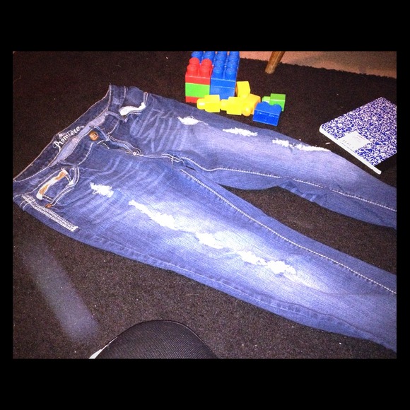 ❌SOLD IN BUNDLE❌Premiere distressed jeans