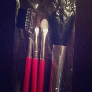 🎉SOLD🎉 Four piece makeup brush set !