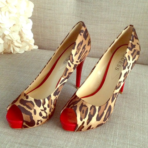 ❌❌SOLD!!!❌❌GUESS Leopard print peep toe