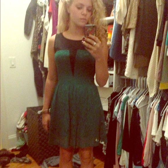Lace green and black dress - Picture 1 of 3