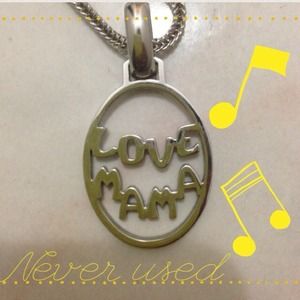 LOVE MAMA pendant