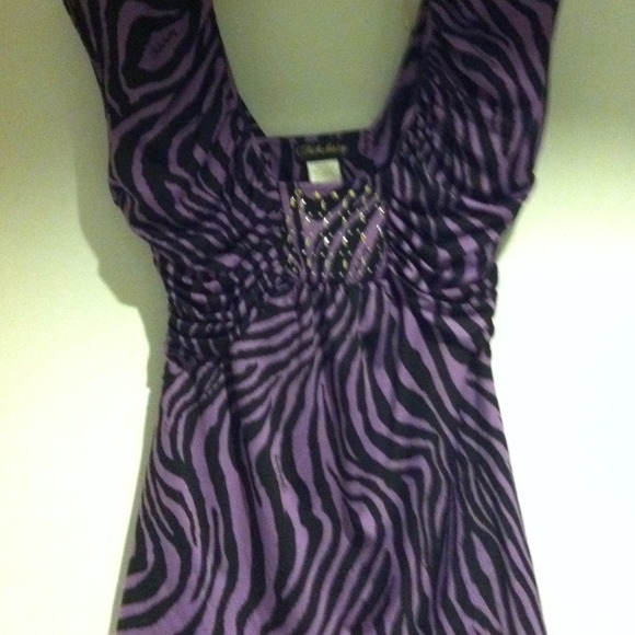 Cute and flirty shirt. - Picture 1 of 2