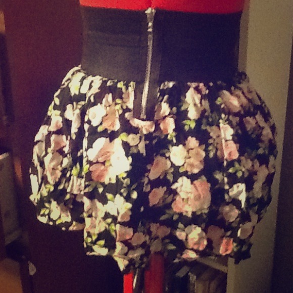 Cute floral high waisted skirt