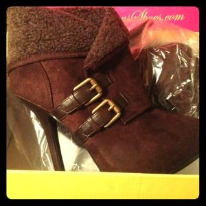 Brand new dark brown short  boots