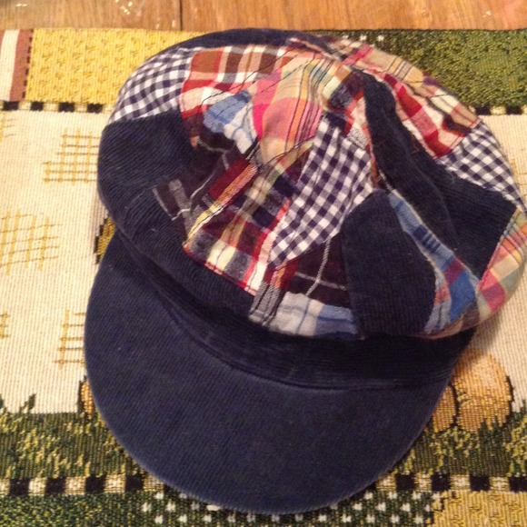 A blue hat - Picture 1 of 1