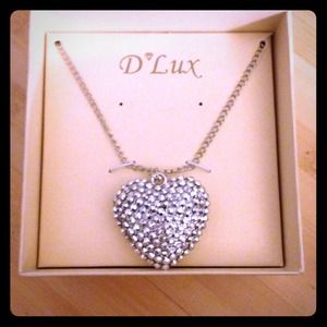 Pretty heart necklace! Brand New