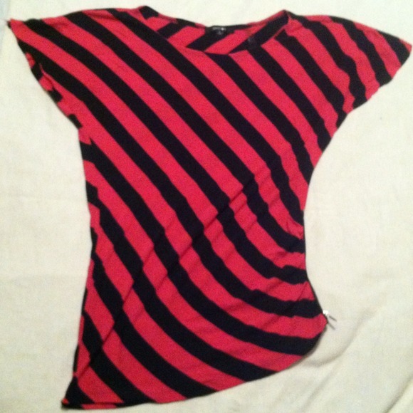Sold...NWOT Diagonal stripe side zip T - Picture 2 of 3