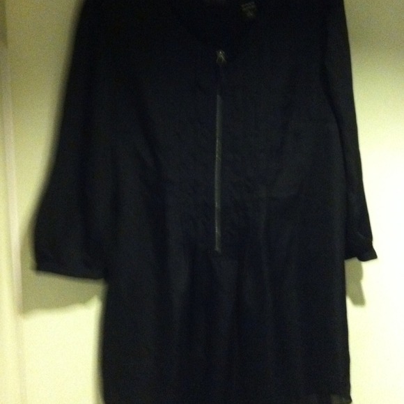 Black zipper tunic to wear with leggings