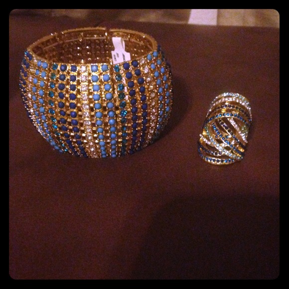 ✋SOLD ✋Bracelet & Ring Set 💚💙