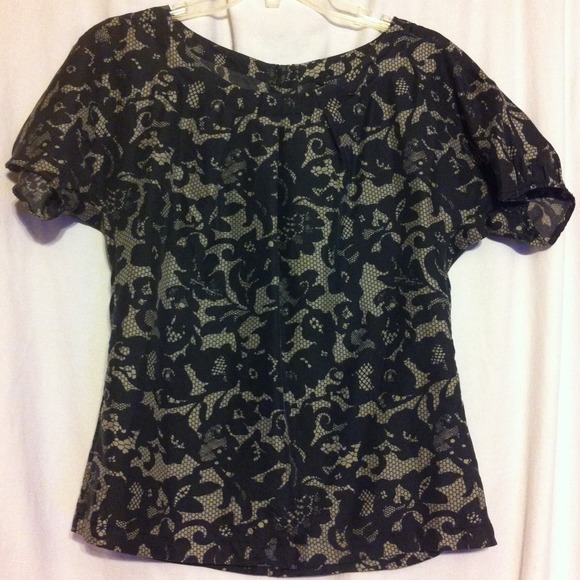 ****SOLD ****🎀BANANA REPUBLIC BLOUSE 🎀