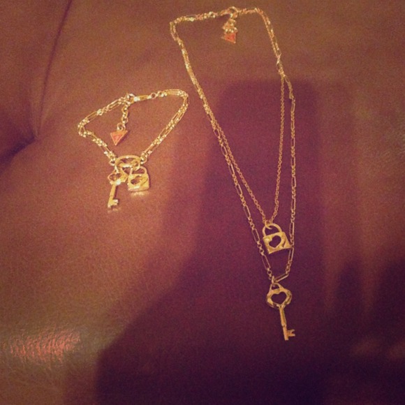 👐SOLD👐 Bracelet & Necklace Set 💕