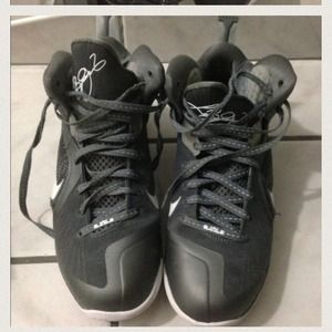 LeBron James NBA sneakers 🔴FINAL PRICE🔴