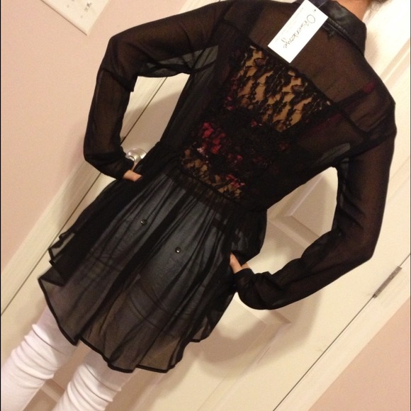 SOLD in Bundle- Black sheer lace insert Top - Picture 2 of 4