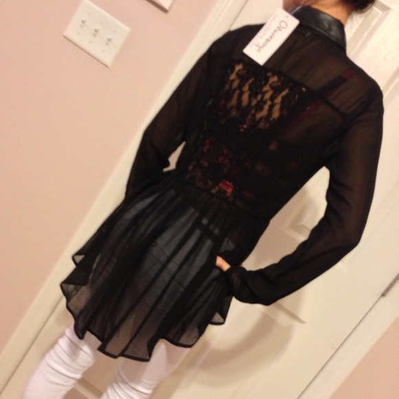 SOLD in Bundle- Black sheer lace insert Top - Picture 4 of 4