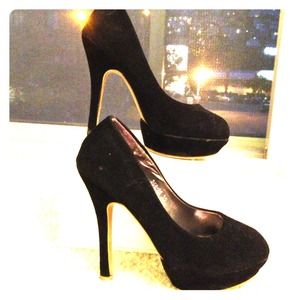 Size 5 high black pumps.