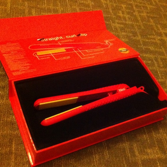 Brand new Hot pink NEO ceramic straightener💕💕