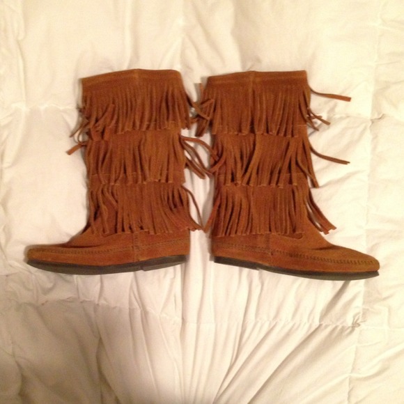 Triple layer fringe boots