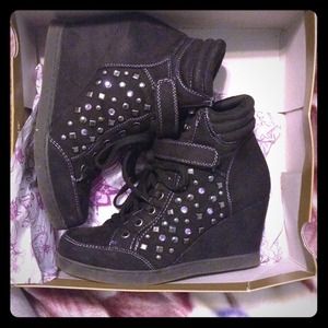 Princess Vera wang wedge sneakers