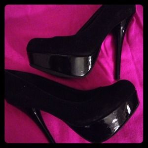 Black platform pump ***PRICE CUT!***