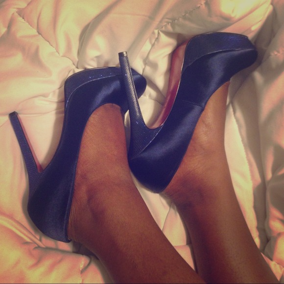 Paris Hilton Blue pumps