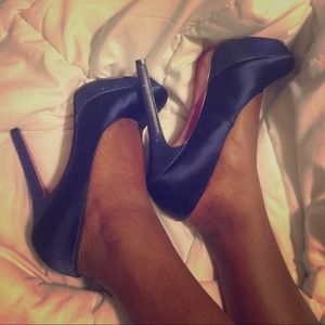 Paris Hilton Blue pumps
