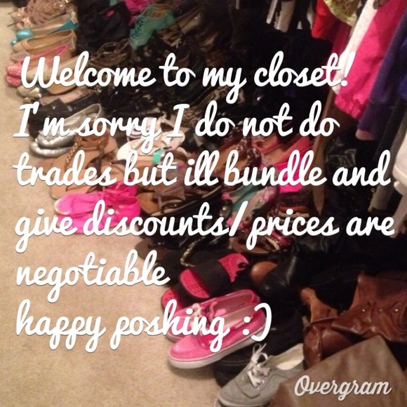 Hey everyone & welcome to my closet!