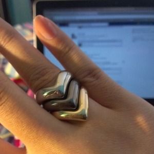 Chevron stackable rings
